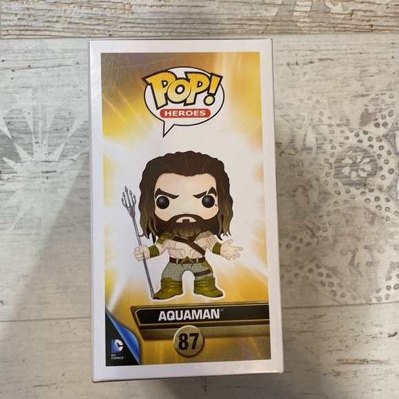 Funko Pop Aquaman #87 Batman v Superman Exclusive Figure - Picture 5 of 7